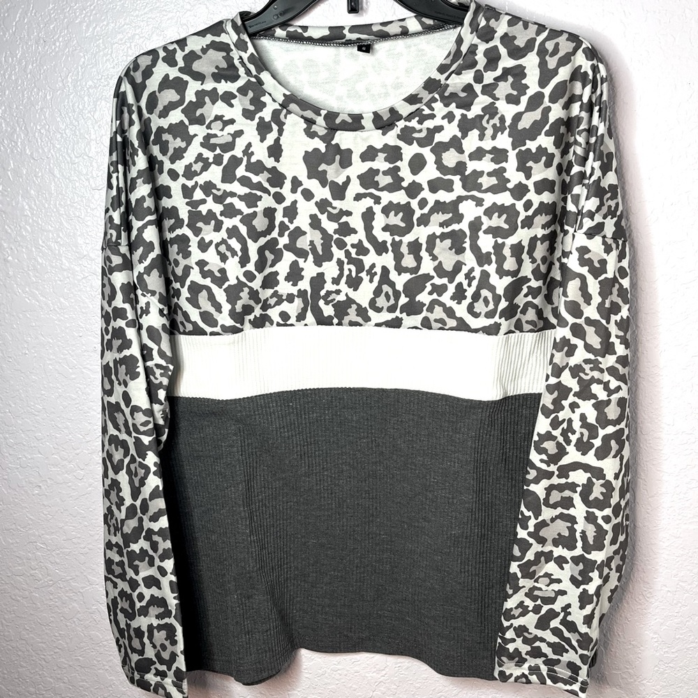 RXRXCOCO Leopard Animal Print Pullover Sweater Cozy Chic Top Size Small New!